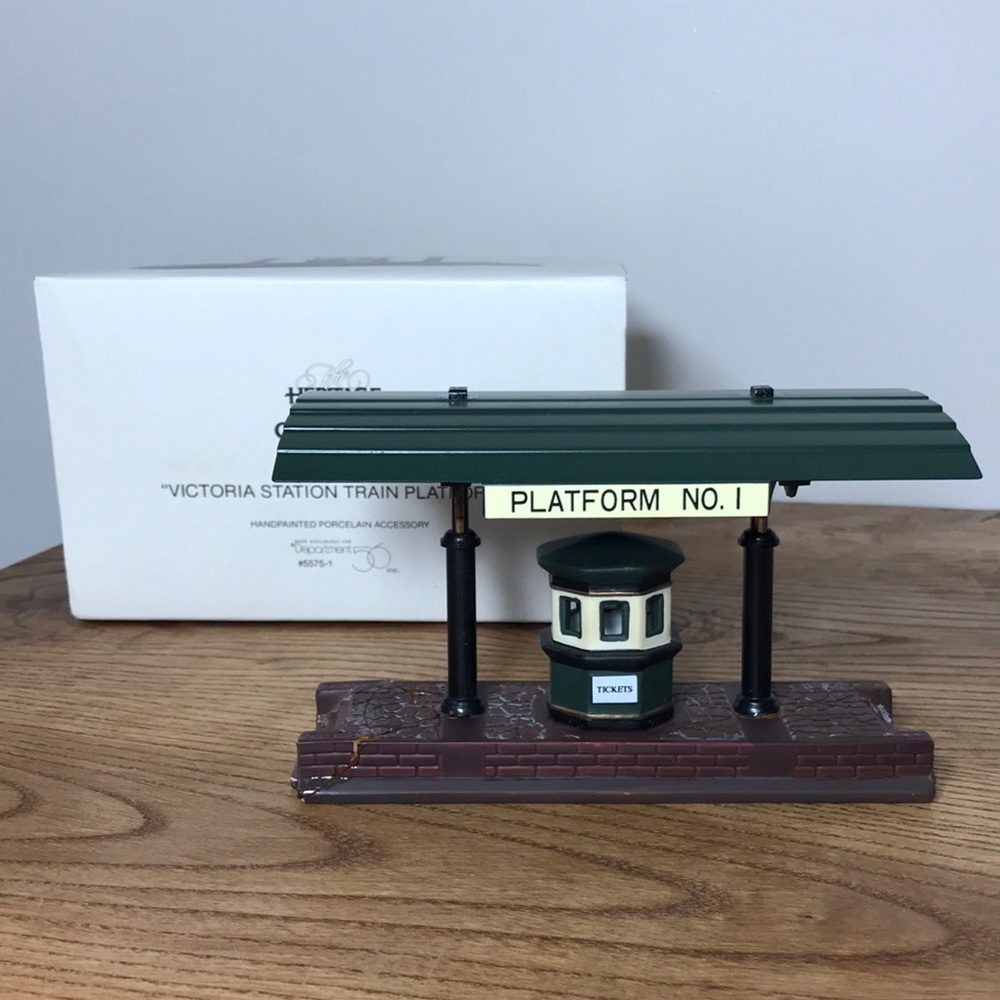 Dept 56 Victoria Station Platform